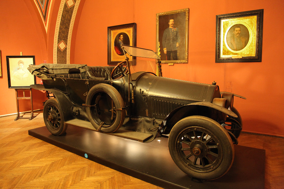 the car in which Franz Ferdinand and his wife sophie were assassinated