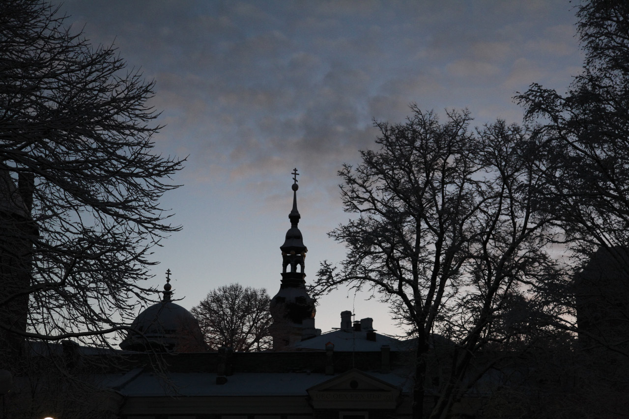 uec_ee_tallinn_dawn_with_orthodox_dome_and_spire