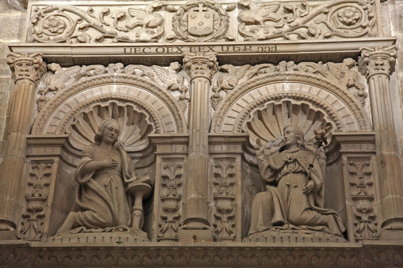 uec_es_santiago_de_compostella_santiago_catedral_facade_detail_shells