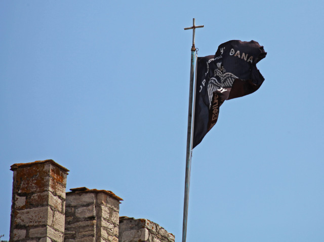 uec_gr_athos_esphigmenou_monastery_black_flag