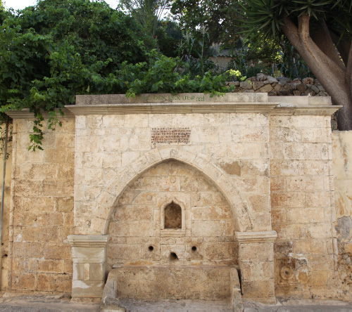 uec_gr_crete_kissamou_monastery_gonia_fountain