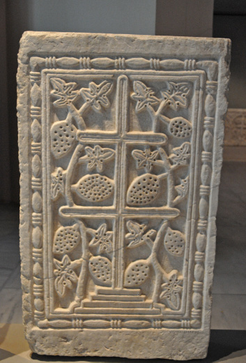 Templon closure slab late 10th to early 11th cent, in Museum of Byzantine Culture – Μουσείο Βυζαντινού Πολιτισμού, Θεσσαλονίκη – Thessaloniki