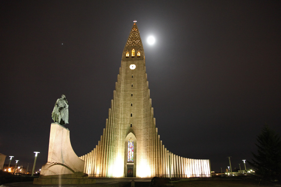 the full Moon and Hallgrímskirkja in Reykjavík