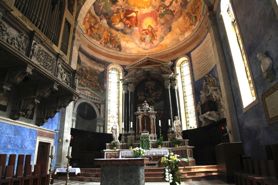 organ and high altar and apse of Basilica di Santa Maria Maggiore