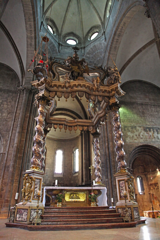 Cattedrale di San Vigilio, Duomo di Trento - Trent Cathedral high altar and baldacchino
