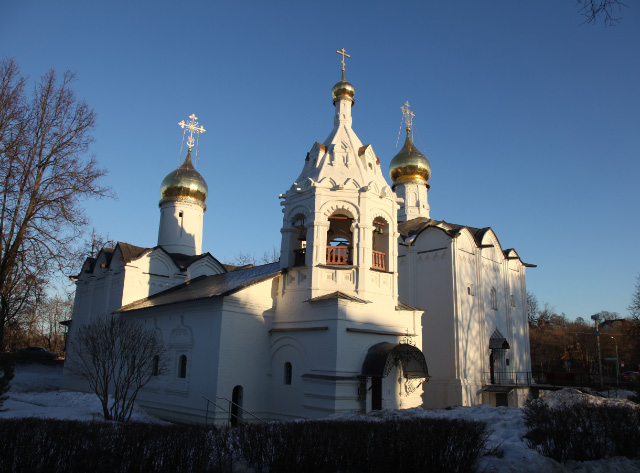 Pyatnitskaya and Presentation Churches from 1547 dusk