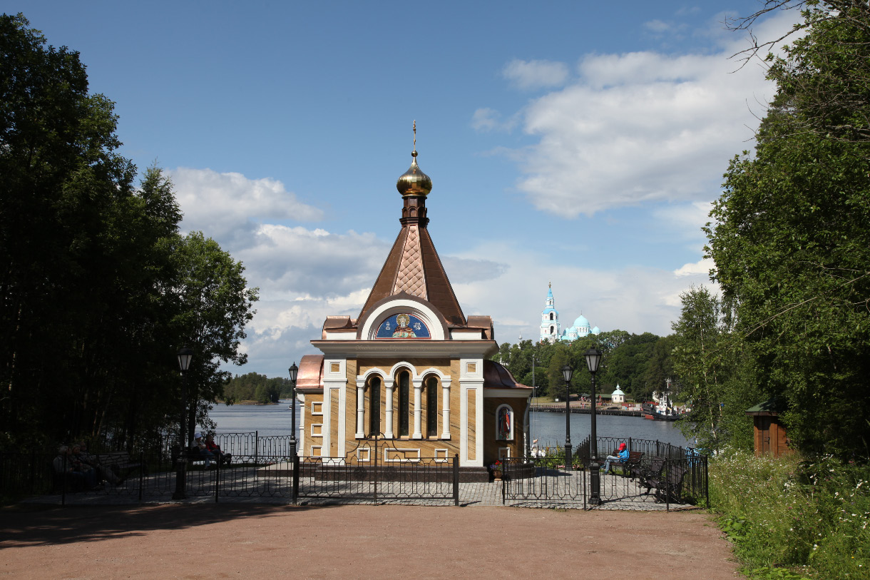 Chapel of the Valaam Icon of the Mother of God with the Transfiguration of the Saviour Cathedral in the background