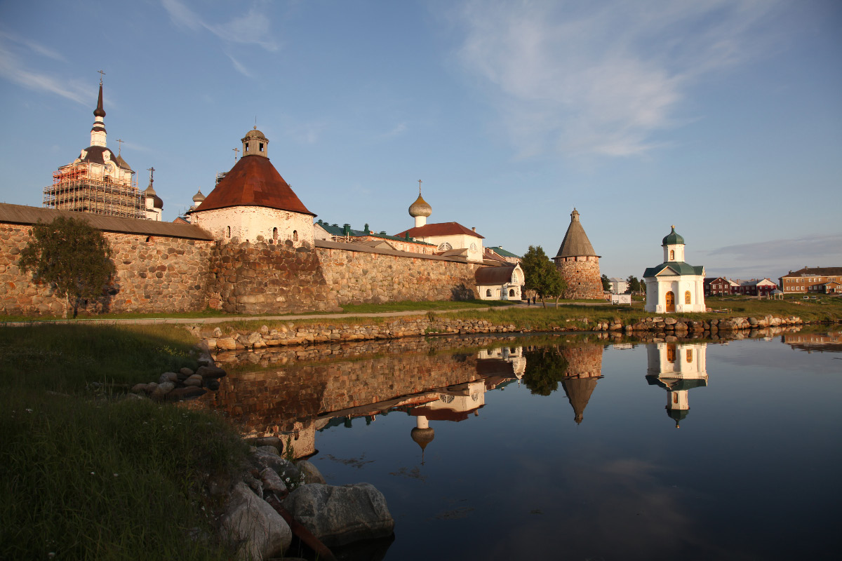 Solovyetsky Monastery outer Wall with Успенская Башня – Assumption Tower and Святые Ворота – Holy Gate center