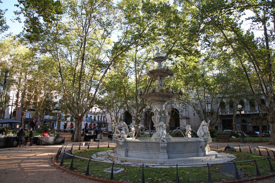 Fuente de la Plaza de la Constitución by Italian Juan Ferrari y Catedral Metropolitana de Montevideo